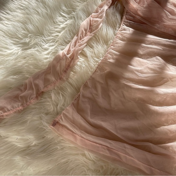 Brand New- Pixie Market Lydia Off The Shoulder Top in Dusty Pale Pink πβ¨ - Picture 10 of 12